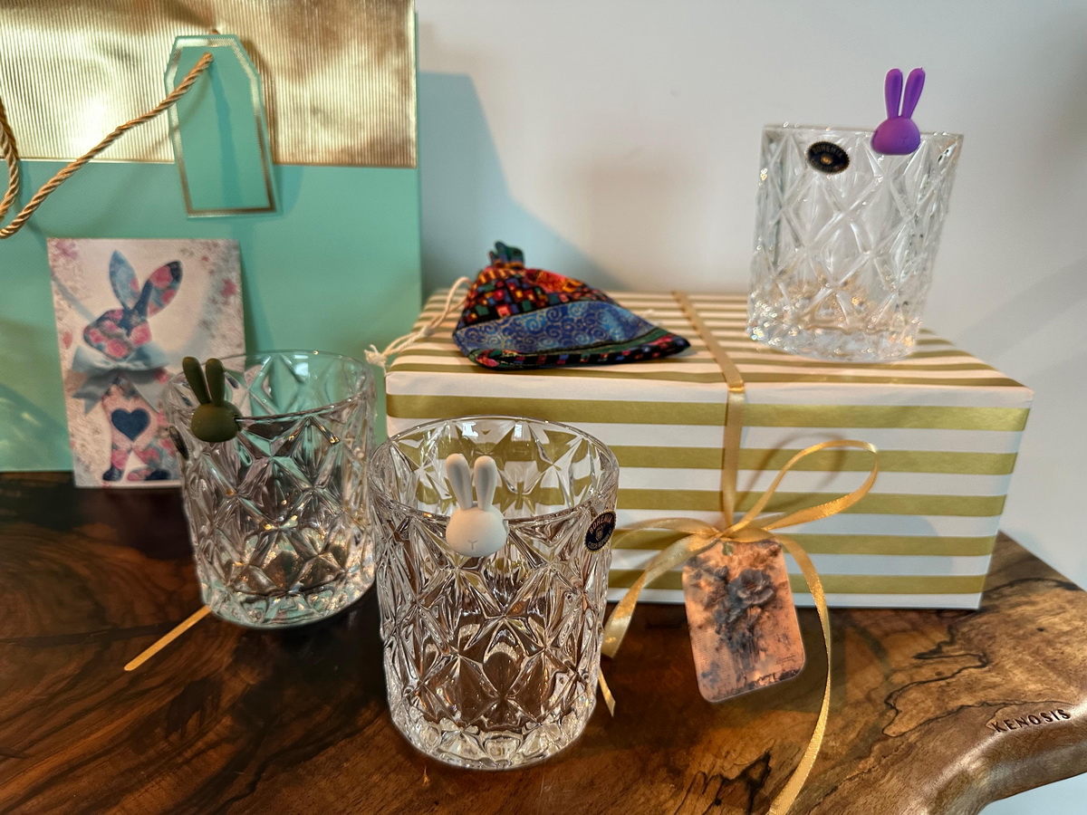 CADOU PENTRU FLORII/ PASTE MEMPHIS- SET 6 PAHARE WHISKY BOHEMIA