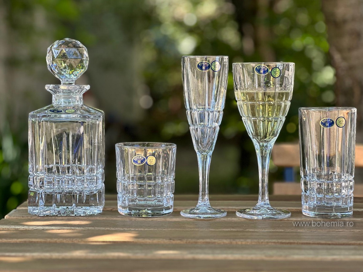 Colectia DOVER -Set 24 pahare diferite si un decanter cristal