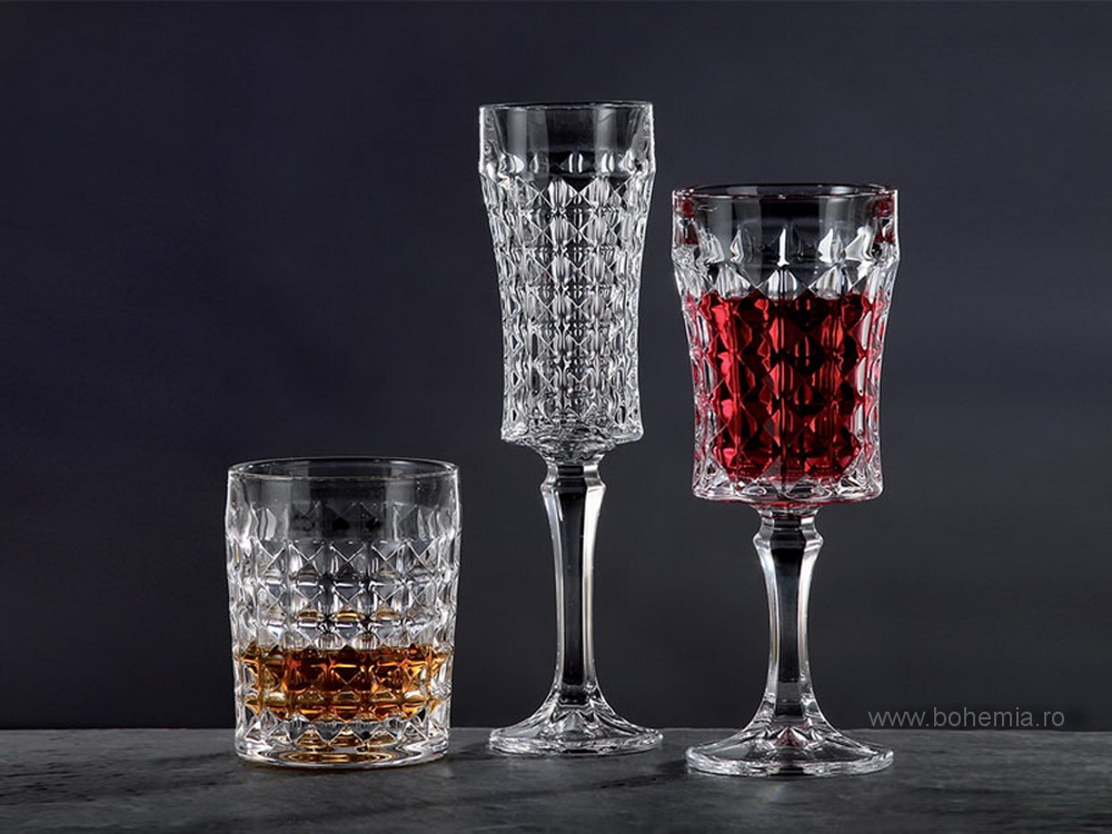 Colectia DIAMOND- Set 24 pahare diferite si 2 carafe Bohemia