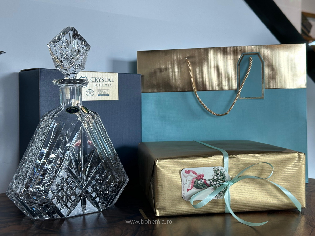 CADOU PENTRU SFANTUL GHEORGHE SHEFFIELD- DECANTER TARIE BOHEMIA